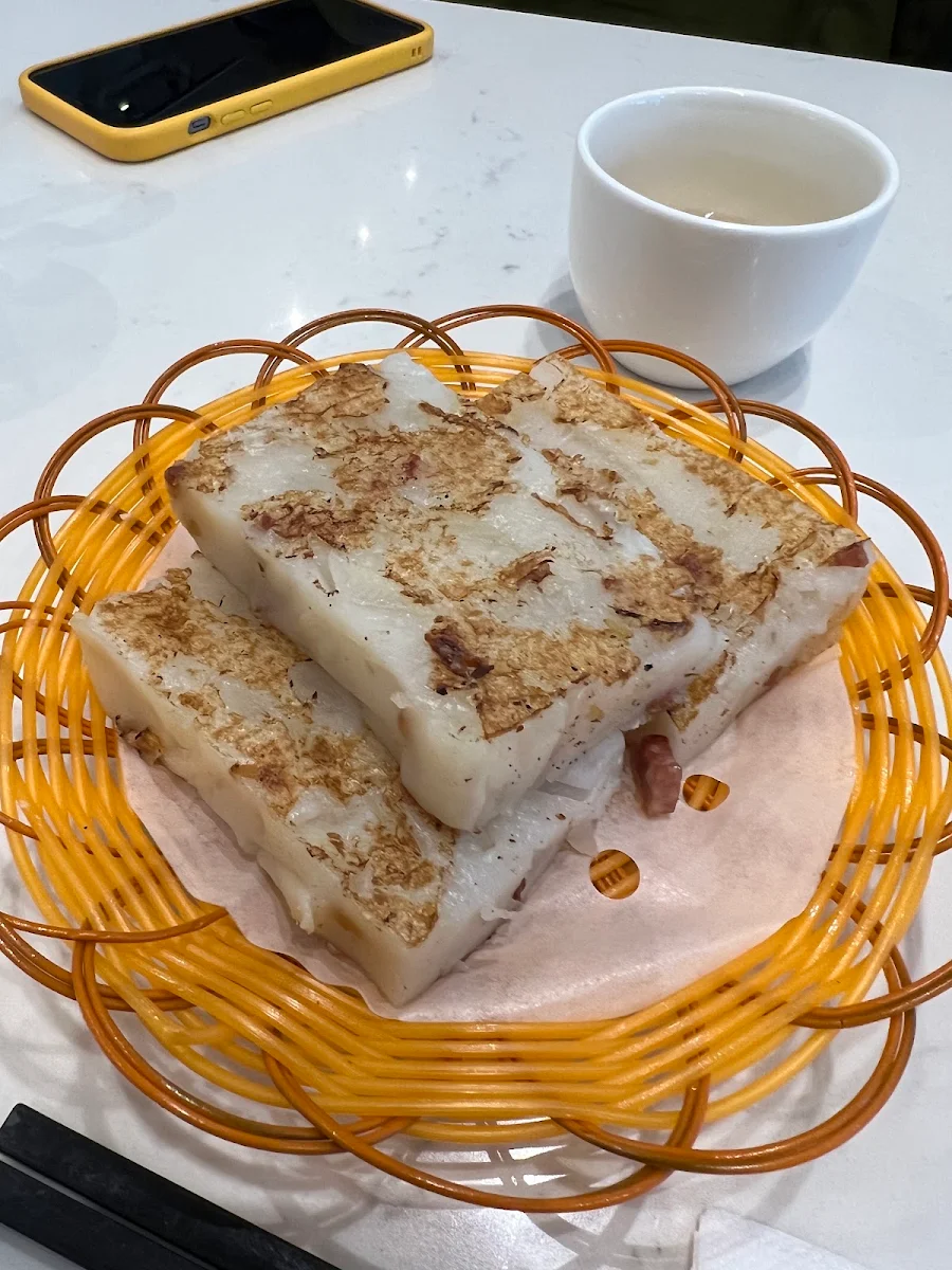 pan fried turnip cakes 香煎萝卜糕